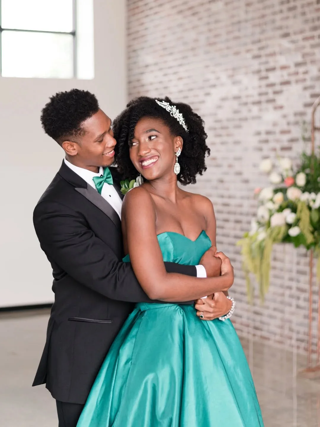 THE LOOK OF LOVE ...

Reminiscing about this styled editorial shoot we did a few years ago..,

Can we just take a moment and just be in AWE of how he is gazing at her??!?

and the emerald gown ...
 SIMPLY PERFECTION! 💜

We love when we can get reall
