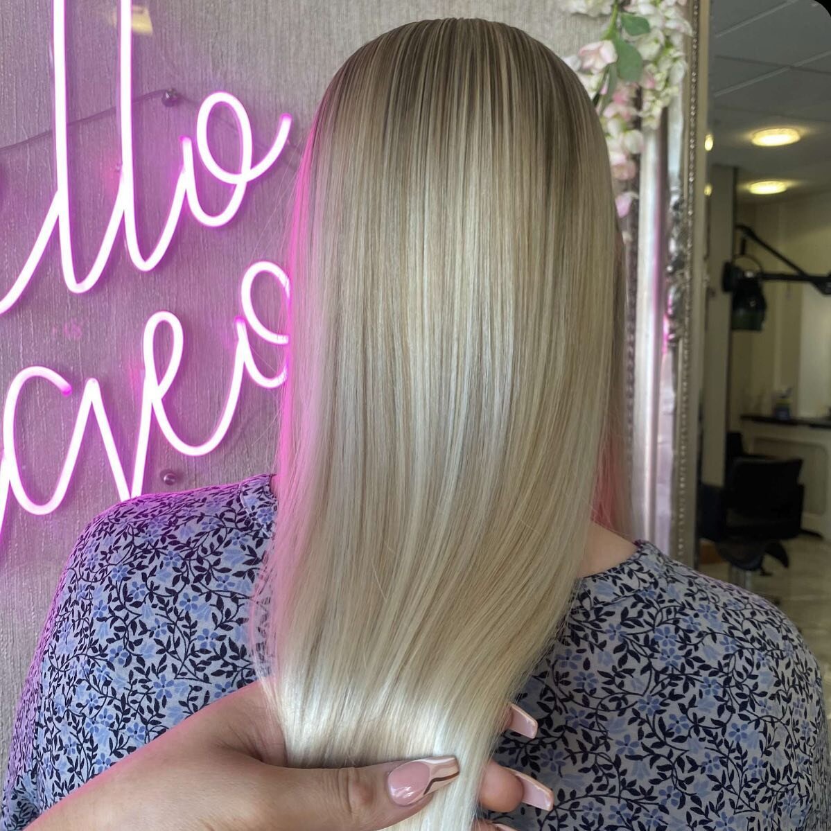 Blonde Transformation by @beau_mane_ 😍 Dm nia for appointments or book online via our website! For more information on our self employed opportunities Dm or email us.

#caernarfonsalon #northwales #northwalessalon #blondehair #highlights #babylights