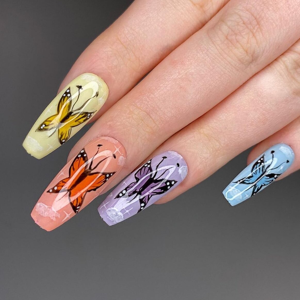 🦋 Butterfly nails by @del_ti_x 🦋 To make an appointment with Mari Dm her page @del_ti_x or book online via the @del_ti_x page! 

#nailartwales #northwales #nailartqueen #caernarfonsalon