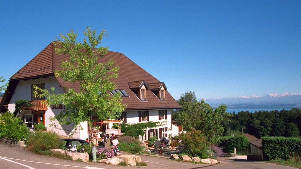 auberge-et-vue-montezillon.jpg
