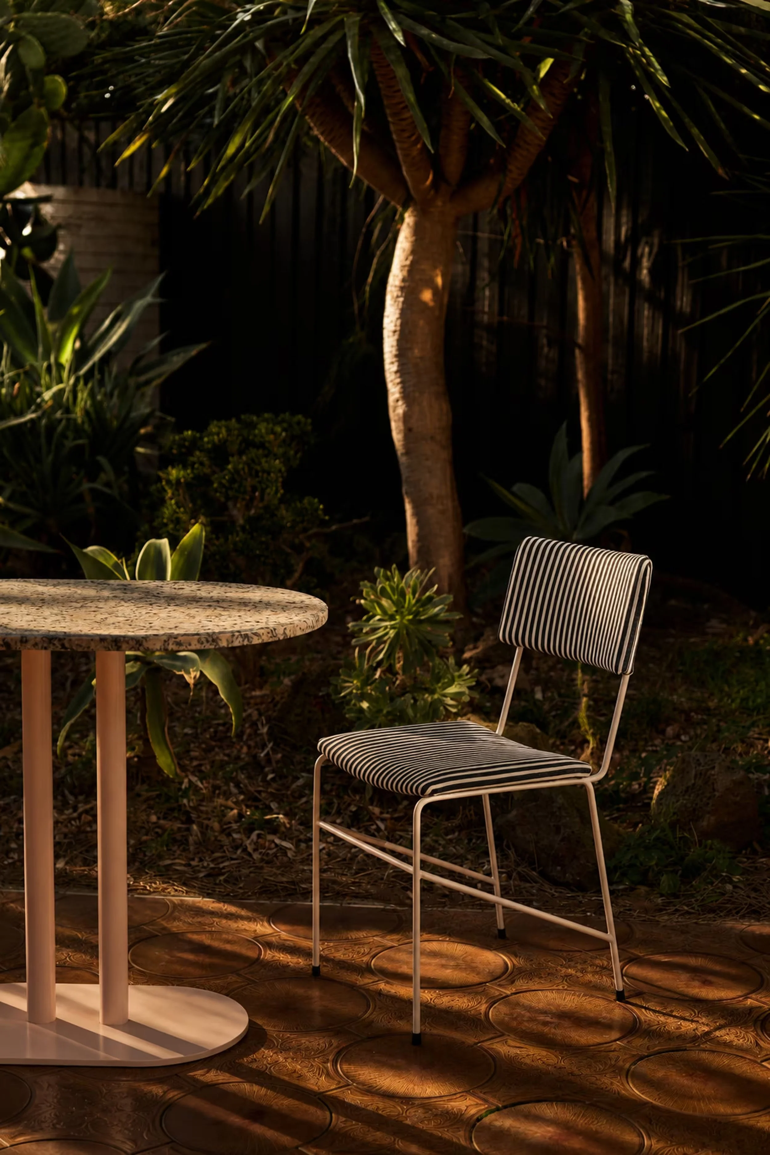 Dita Semi Outdoor Chair