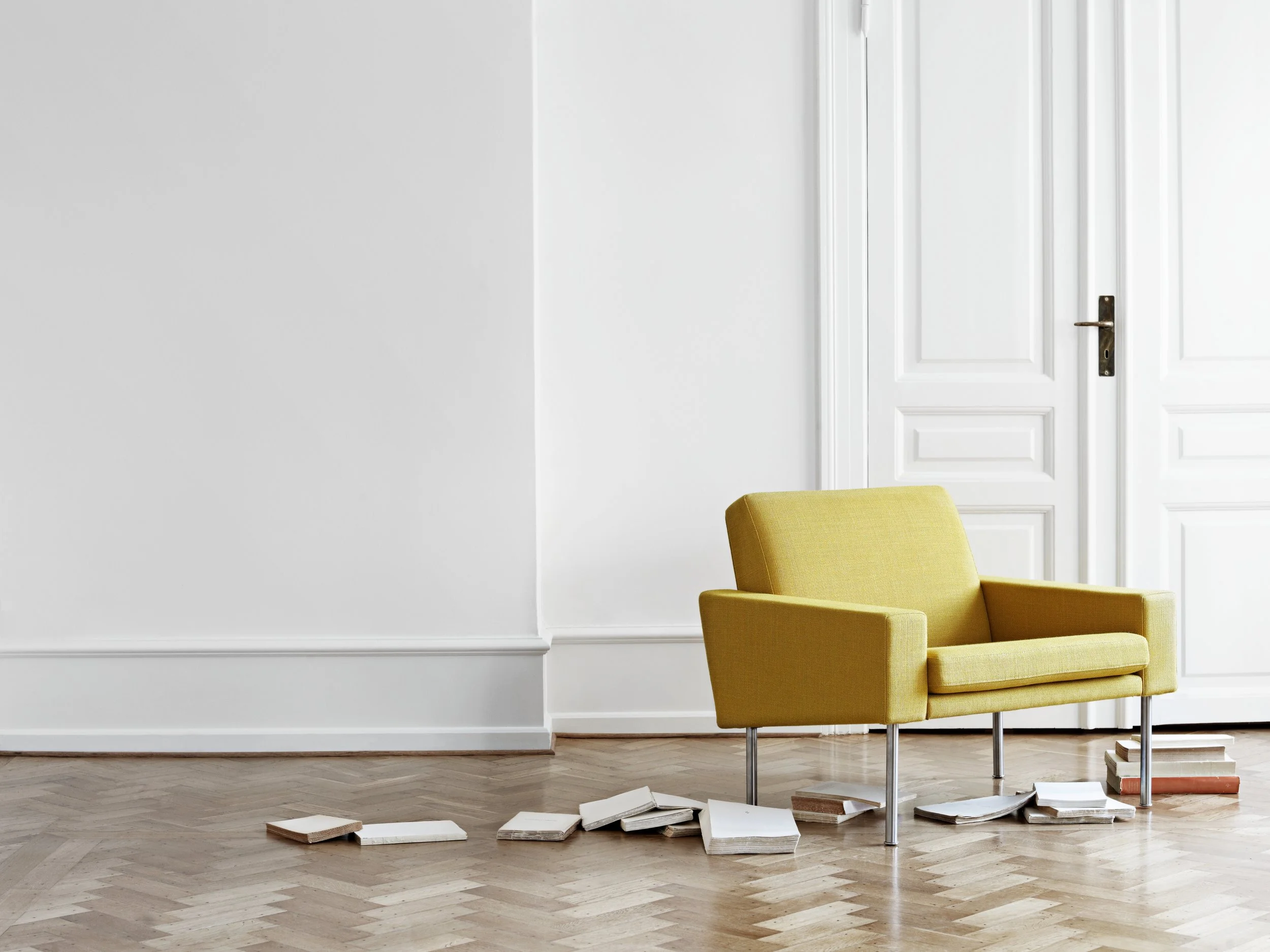 GE34 with brushed steel base