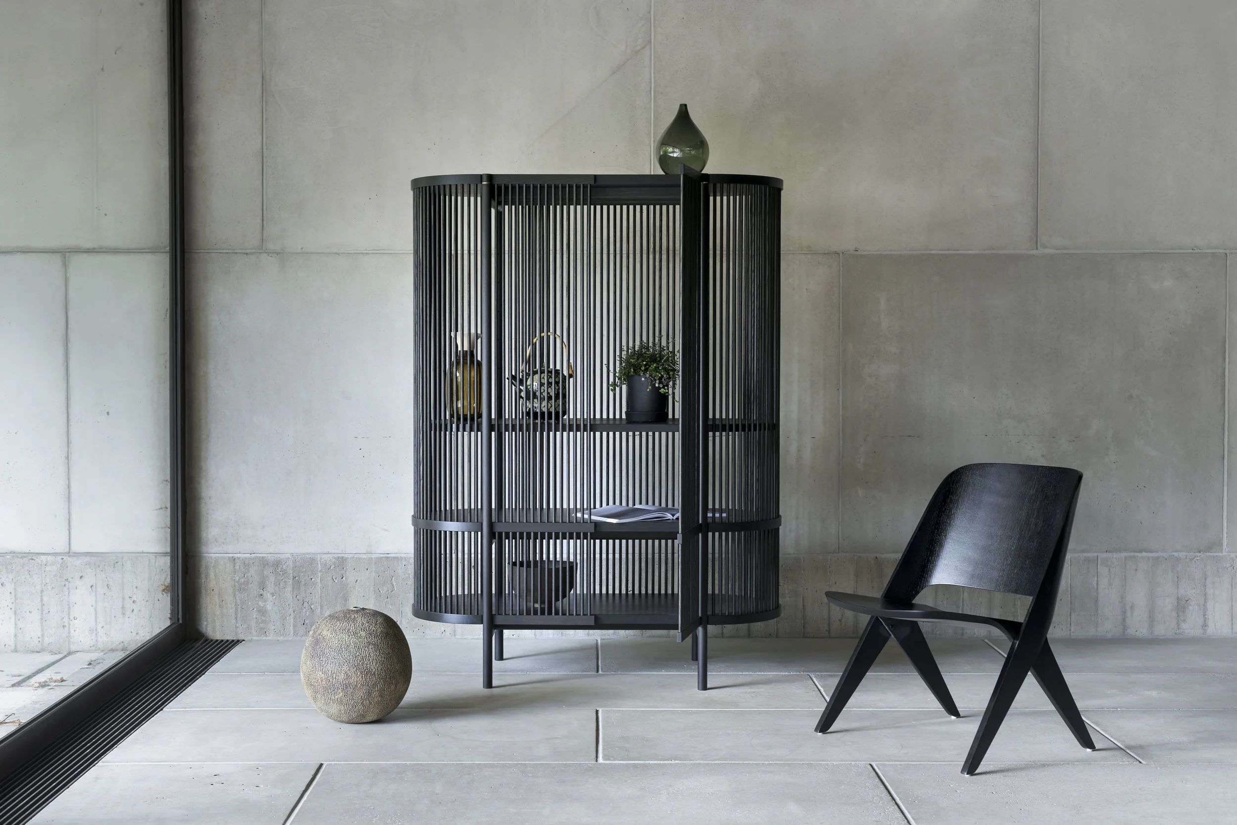 Bastone_cabinet_black_2.jpg