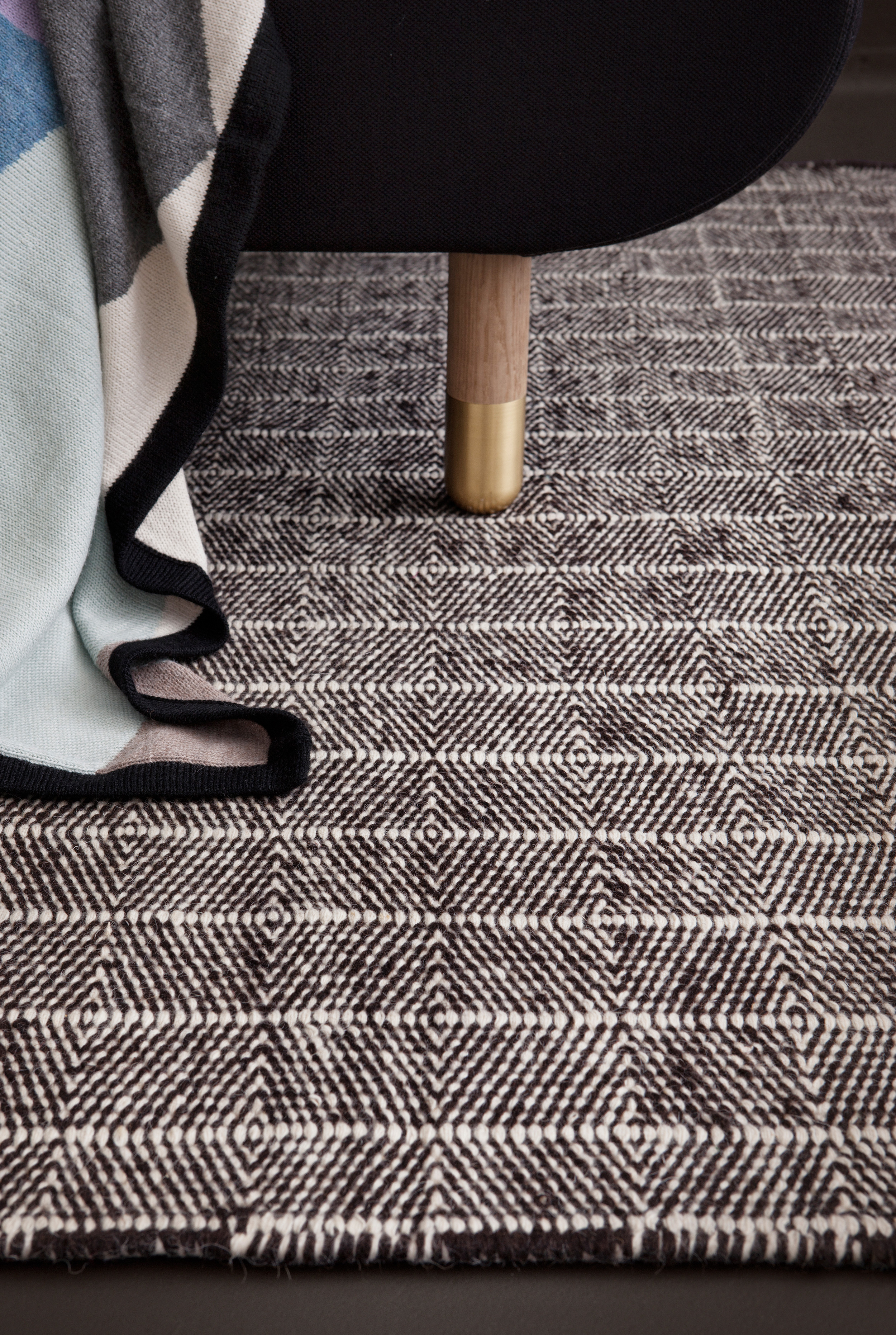 Fabula_New_Freja_Rug_White_Brown_Wool_Hand-woven_1013__A2_300dpi_Medium.jpg