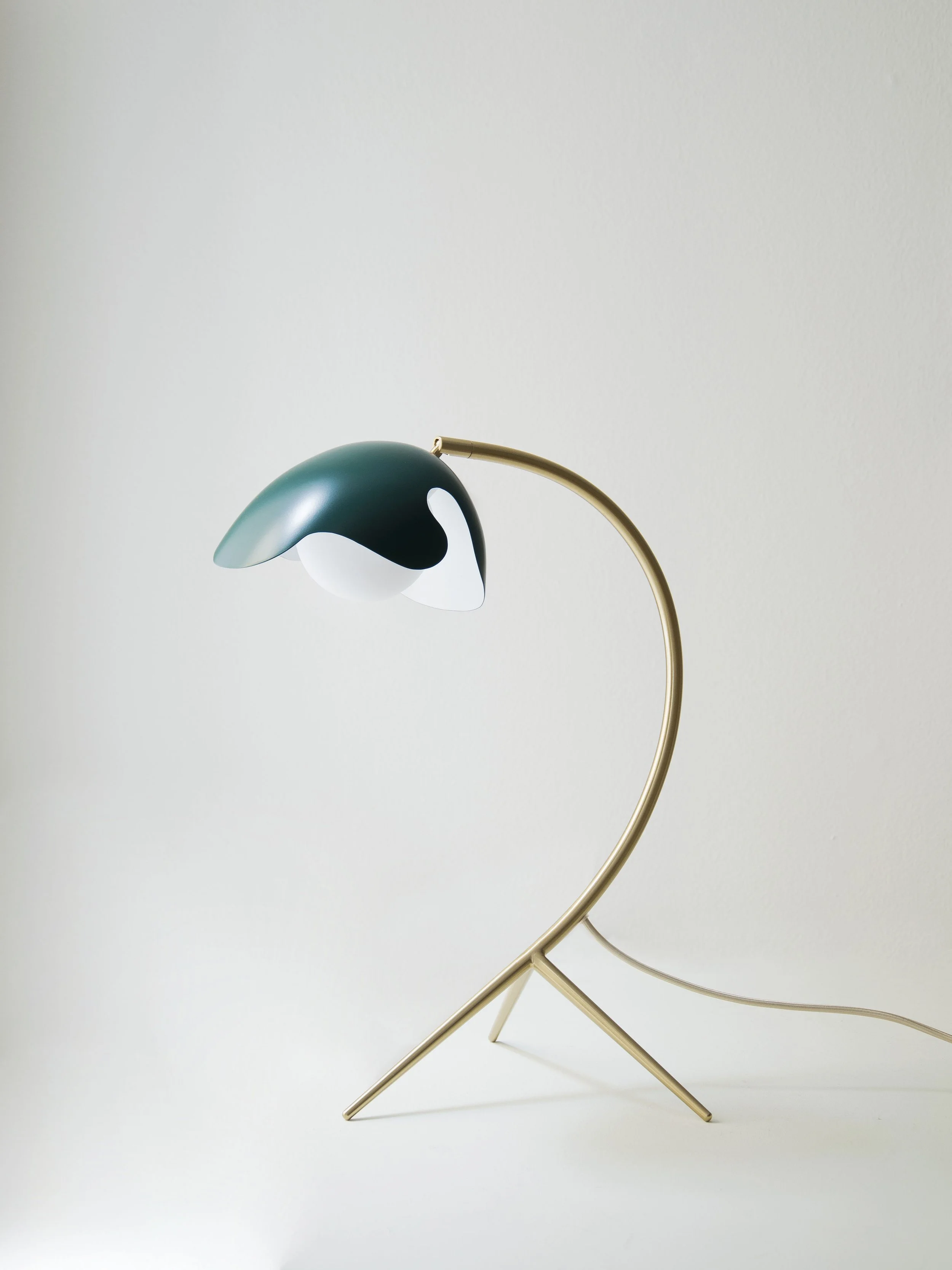 atbo-ps38-table-lamp-detail-gestalt-new-york-green.jpeg