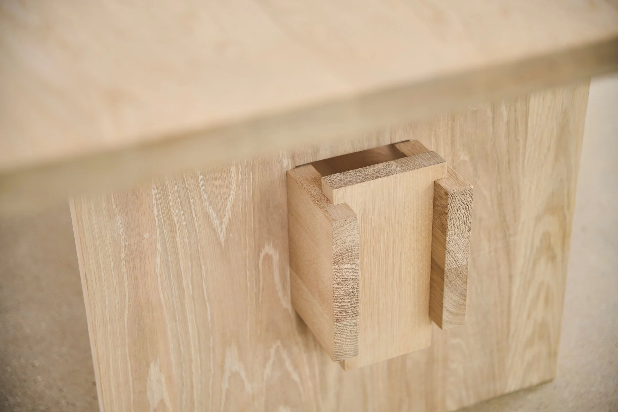 UTZON2_oak soap_closeup_II8_low.jpg