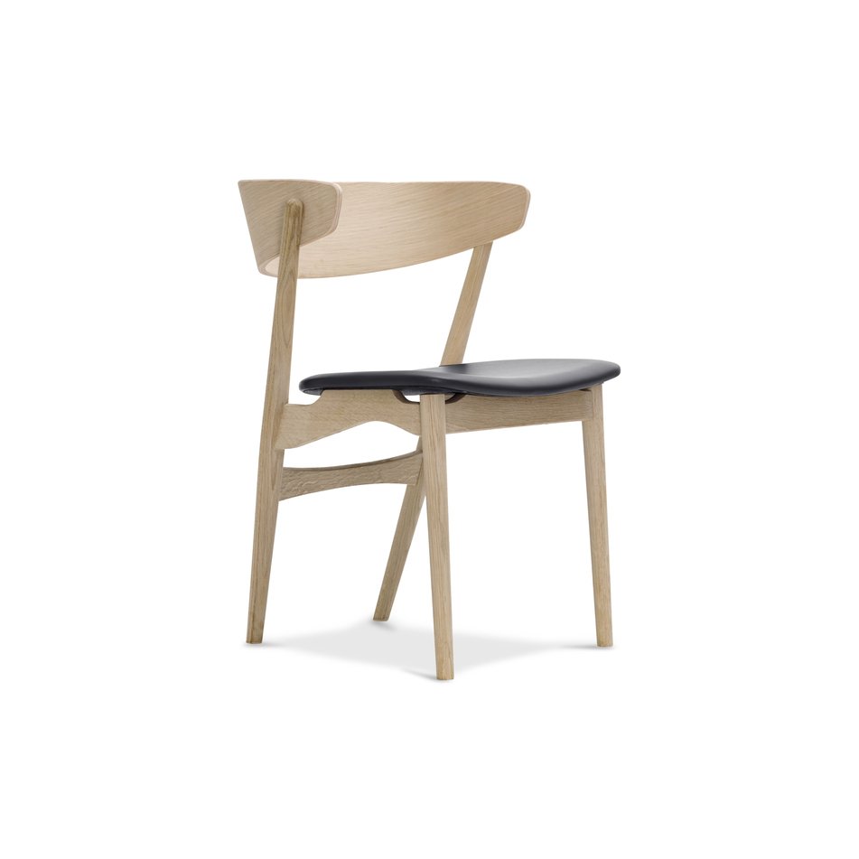 The no 7. chair - white oiled oak with black leather seat