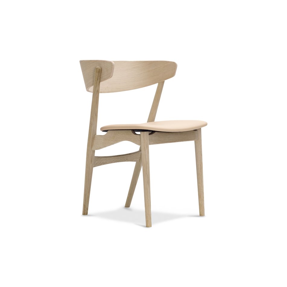 The no 7. chair - white oiled oak with spectrum honey leather seat