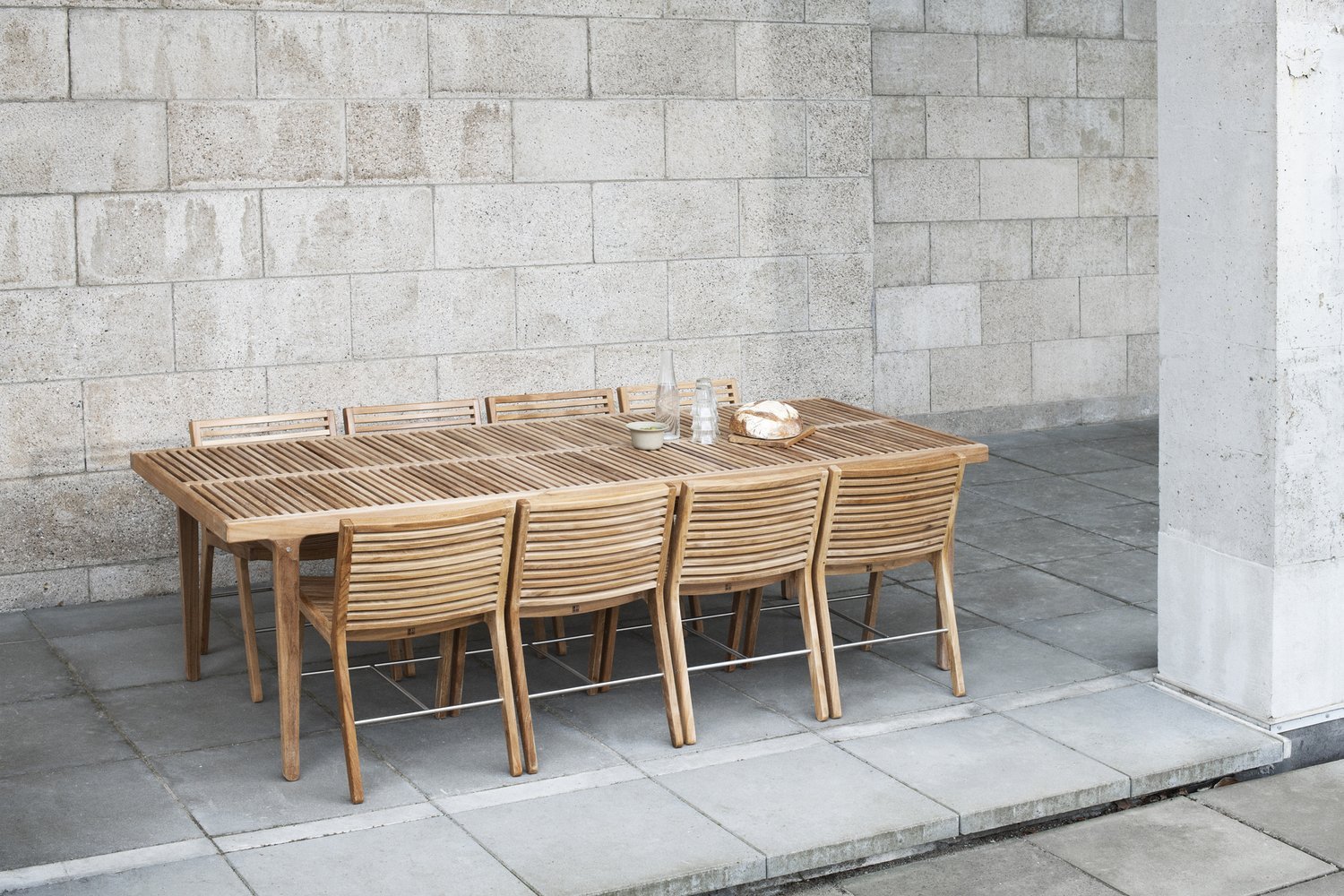 Sibast_RIB_outdoor_dining_chairs_and_dining_table_setting_2.jpeg