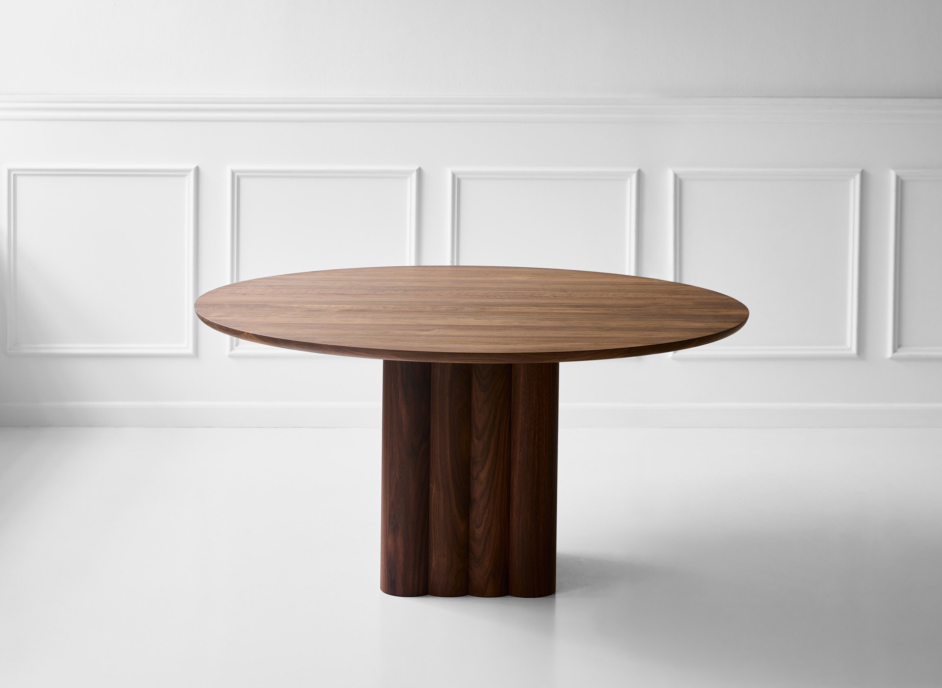 dk3_gestalt_new_york_plush_table_round_Plush Table Round_walnut_II9_Low.jpeg