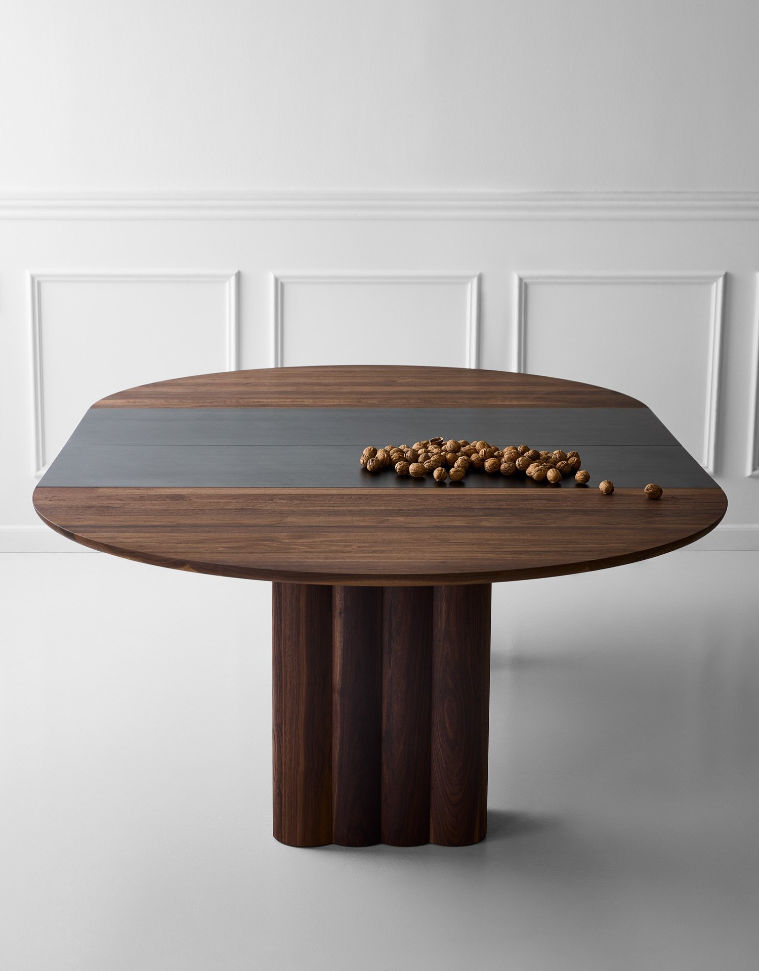 dk3_gestalt_new_york_plush_table_round_Plush Table Round_walnut_extended_II15_Low.jpeg