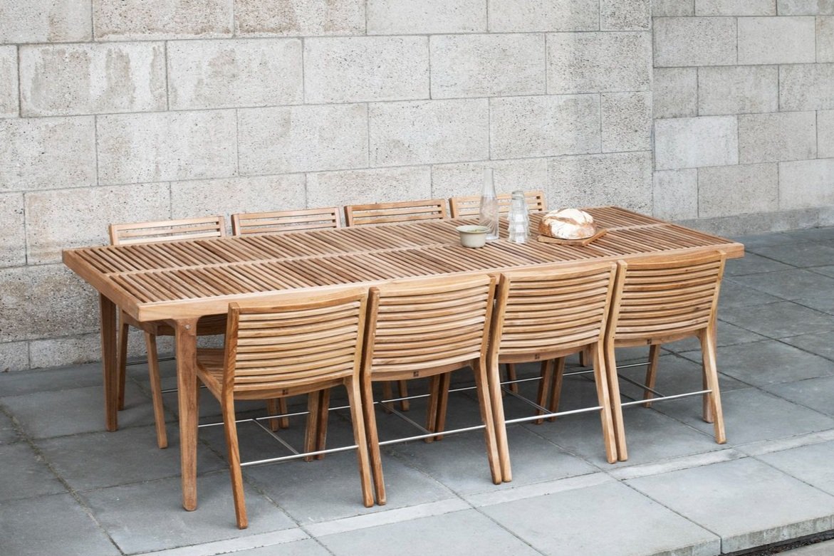 Sibast_RIB_outdoor_dining_chairs_and_dining_table_setting_2.jpg