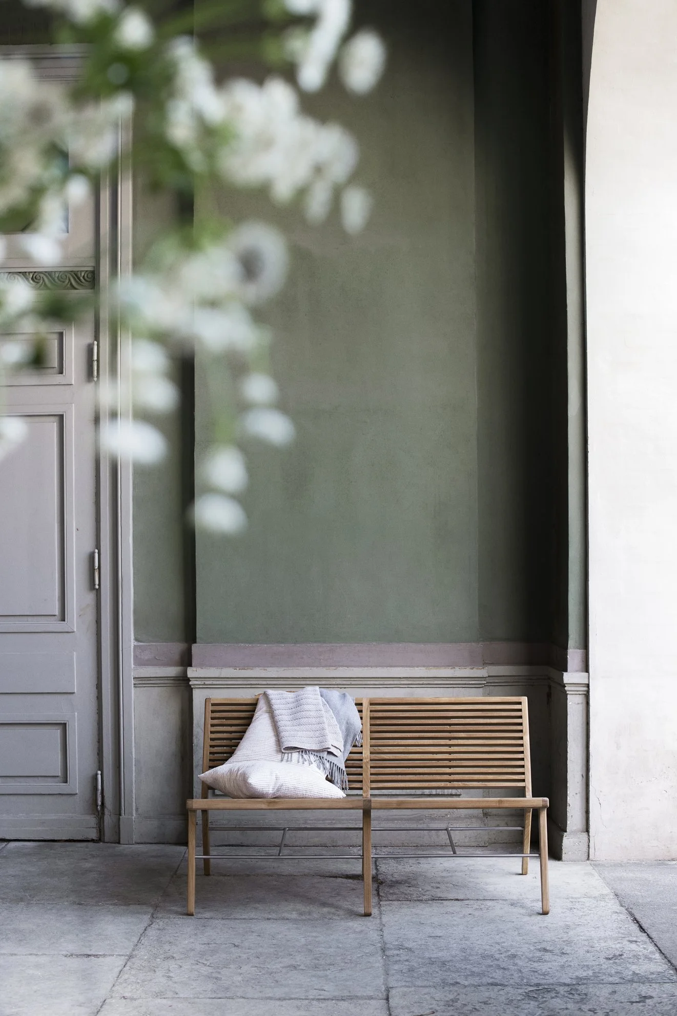 Sibast_RIB_outdoor_lounge_bench_setting_2.jpeg