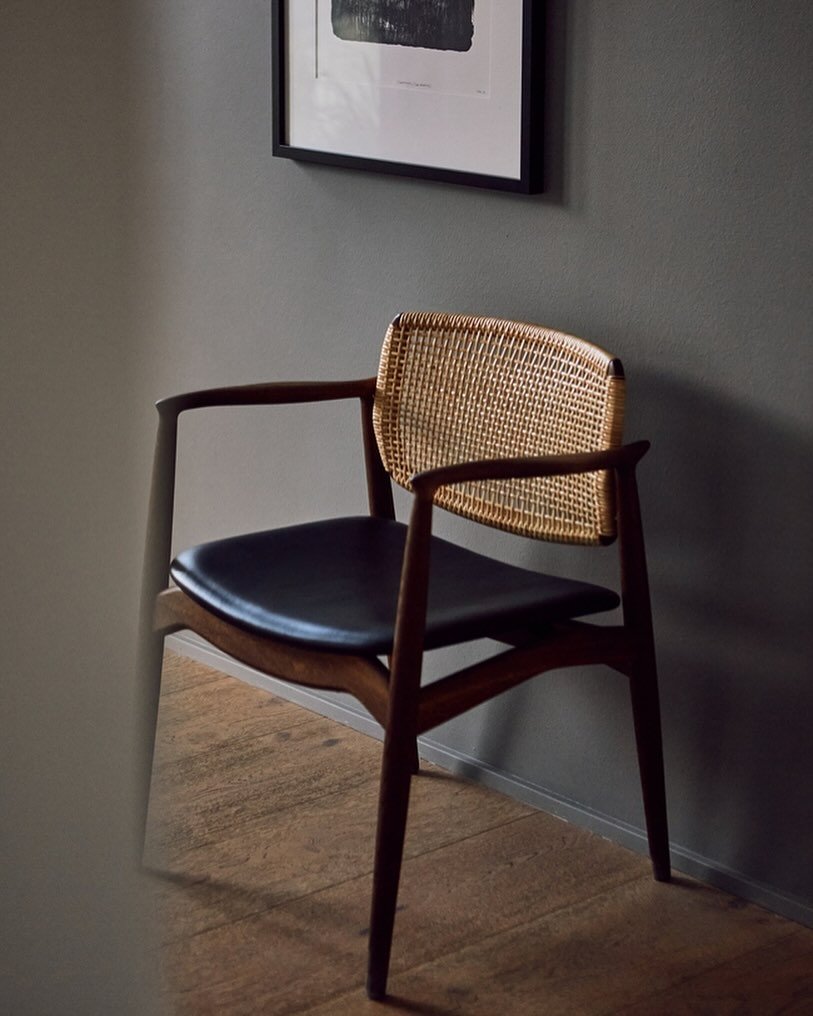 The SJ.67C Captain Cane Chair designed by Erik Buck in 1950 and produced by @skovgaardjensen1903

#madeindenmark #danishdesign #furniture #interiordesign #design #architects #archilovers #midcentury #midcenturymoderndesign #midcenturymodern #modernde