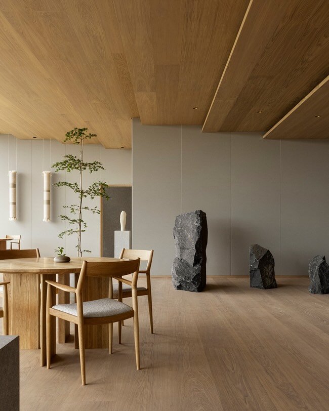 The N&ndash;DC01 Dining Chair designed by @normarchitects and the The A-DT03 Dining Table designed by @keijiashizawa, both produced by Karimoku Case for the Michelin starred @restaurangang

Photography by @jonasbjerrepoulsen

#japanesedesign #madeinj