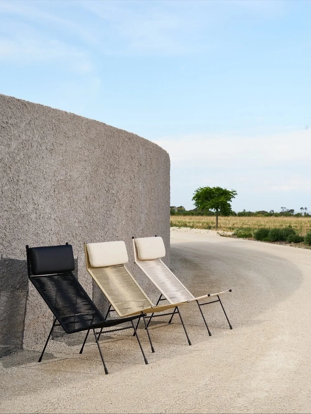 The Meadmore Corded Reclining Chair designed by Clement Meadmore in 1953 and produced by @grazia_and_co. The Meadmore Corded Chair is suitable for both indoor and outdoor use. The stainless steel frame is hand corded with marine grade polypropylene o