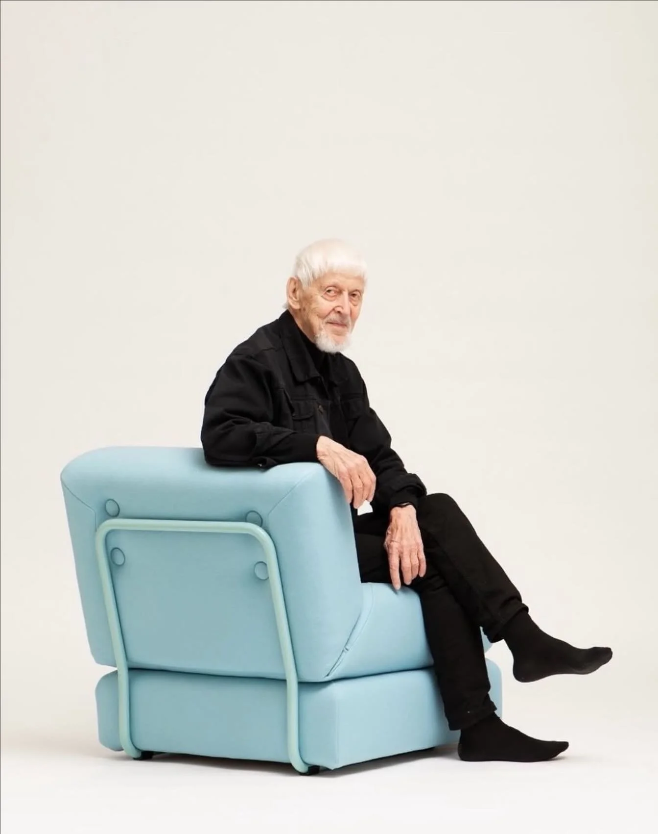 The Easy Lounge Chair designed by Ahti Taskinen and produced by @fasettidesign. The Easy modular lounge chair and sofa designed by interior architect Ahti Taskinen was first introduced in 1970. The lounge chair, which opens into a bed, became very po
