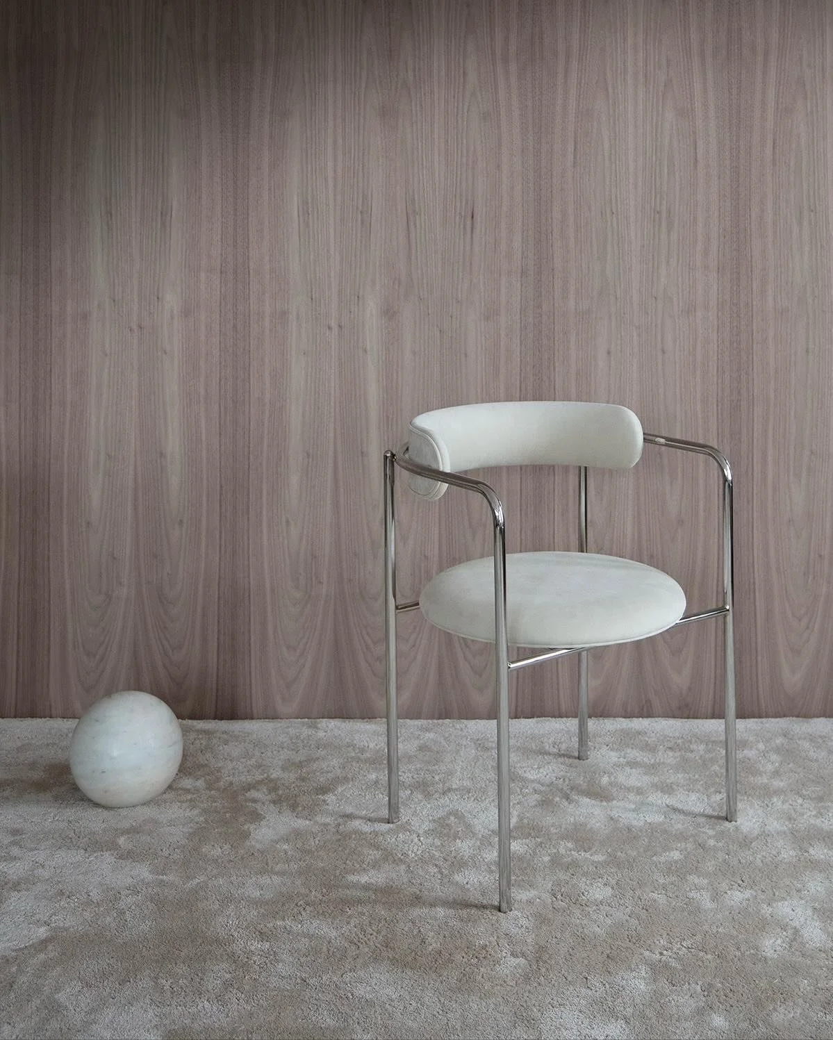 The FF Chair Collection by designer Ida Linea Hildebrand proves that minimalist design and environmental responsibility can exist in perfect harmony. Drawing from the geometric precision of the Bauhaus era, these chairs may recall classic steel-tube 