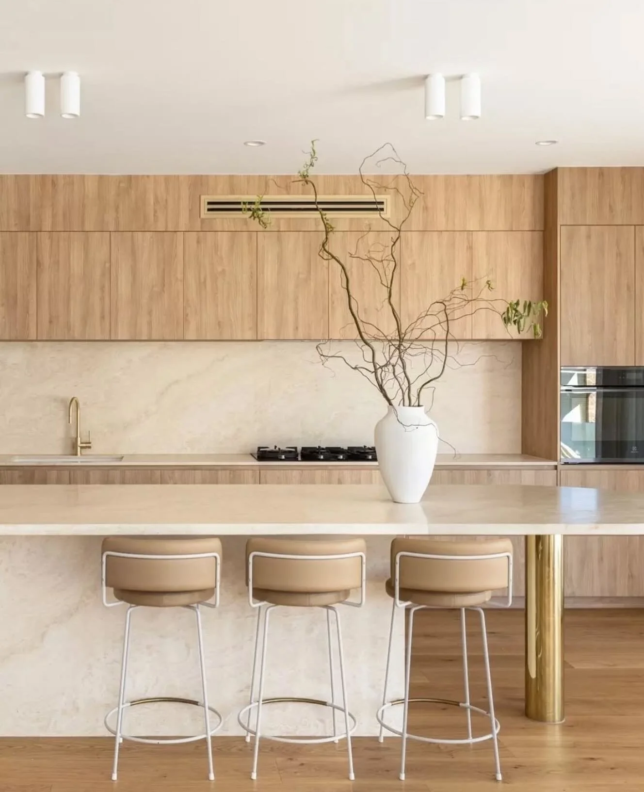 The Diiva stools produced by @grazia_and_co and featured in project based in Palm Beach designed by @abiinteriors
⠀⠀⠀⠀⠀⠀⠀⠀⠀
#australiandesign #furniture #interiordesign #design #architects #archilovers #midcentury #midcenturymoderndesign #midcenturym