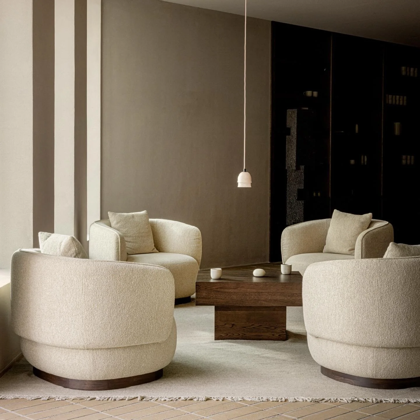 The A-S02 Lounge Chair designed by Keiji Ashizawa in 2024 and produced by @karimokucase
⠀⠀⠀⠀⠀⠀⠀⠀⠀
#madeinjapan #japanesedesign #furniture #interiordesign #design #architects #archilovers #midcentury #midcenturymoderndesign #midcenturymodern #modernde