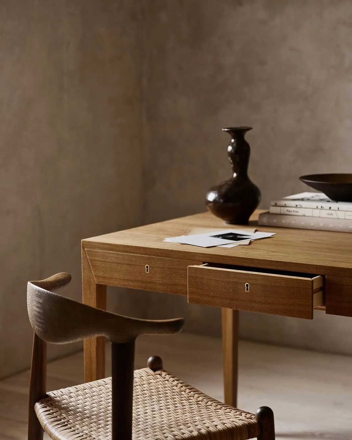 The Model 36 Desk designed by Severin Hansen, 1958 and now produced @Dagmarlondon
⠀⠀⠀⠀⠀⠀⠀⠀⠀
#furniture #interiordesign #design #architects #midcentury