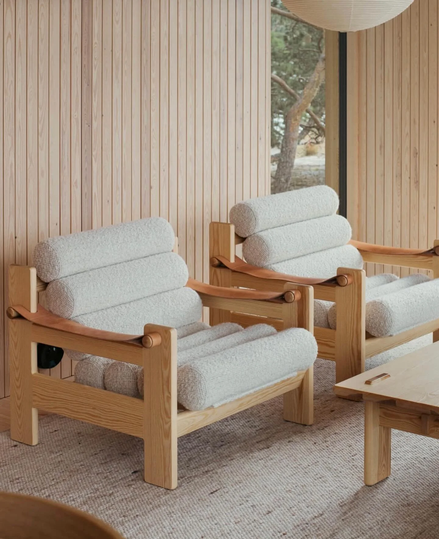 The Rento Chairs designed by Ahti Taskinen in 1971 and produced in Finland by @fasettidesign. The sturdy and sculptural Rento was born, according to Taskinen, from the idea of sitting on a pile of logs. The stumpy cushion is soft and gently supportiv