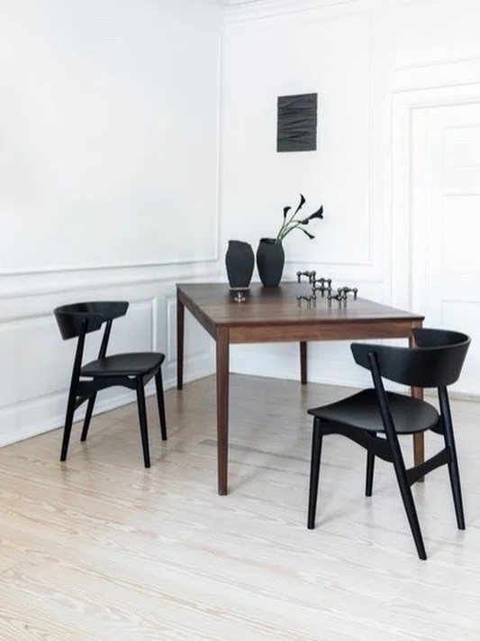 The Sibast No. 7 Chair designed by Helge Sibast, 1953 and produced by Sibast Furniture.
⠀⠀⠀⠀⠀⠀⠀⠀⠀
#furniture #interiordesign #design #architects #midcentury midcenturymoderndesign