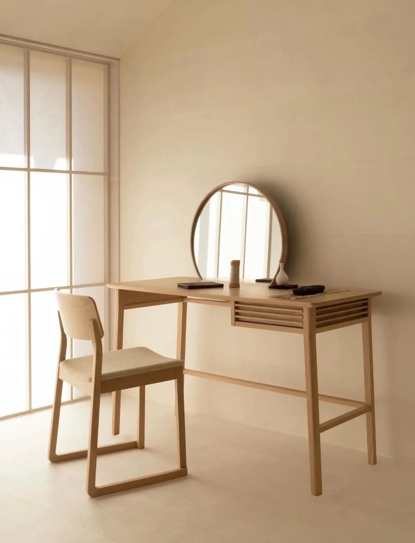 The Hinode Dressing Table designed by Monica F&ouml;rster in 2024 and produced by @ariake_collection
⠀⠀⠀⠀⠀⠀⠀⠀⠀
#madeinjapan #japanesedesign #design #interiordesign #architecture