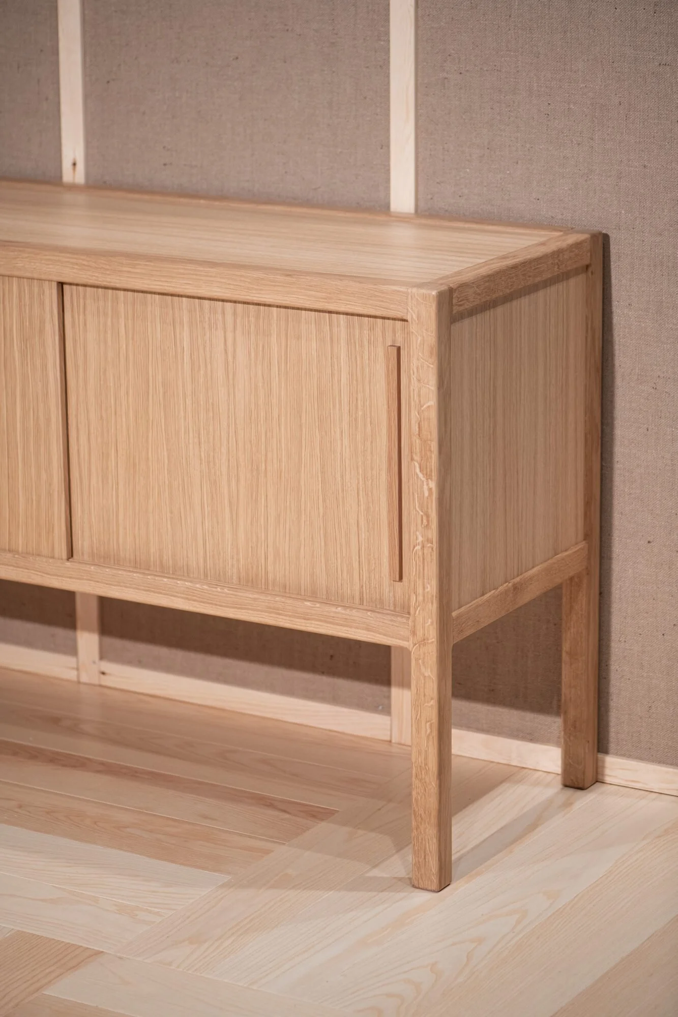 Näyttely Sideboard - Side.jpg