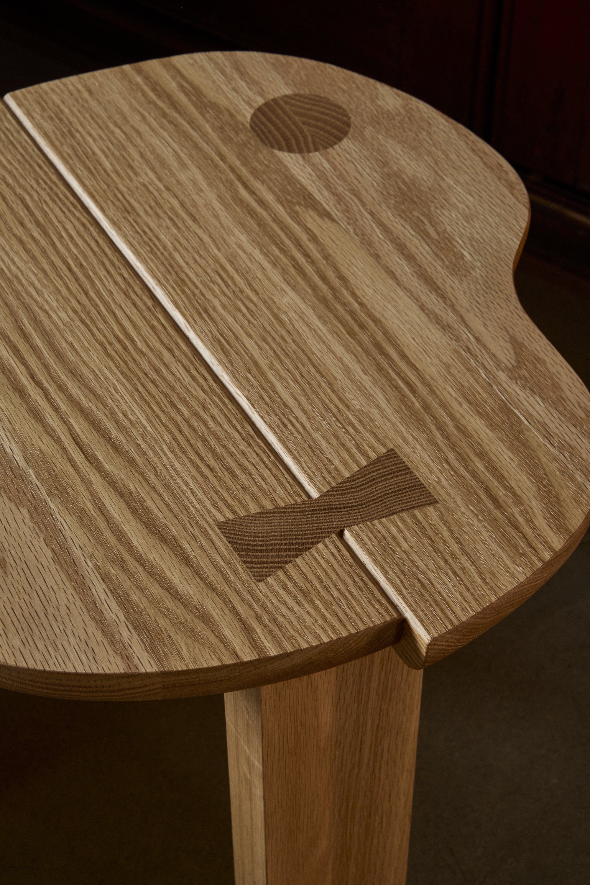En Side Table