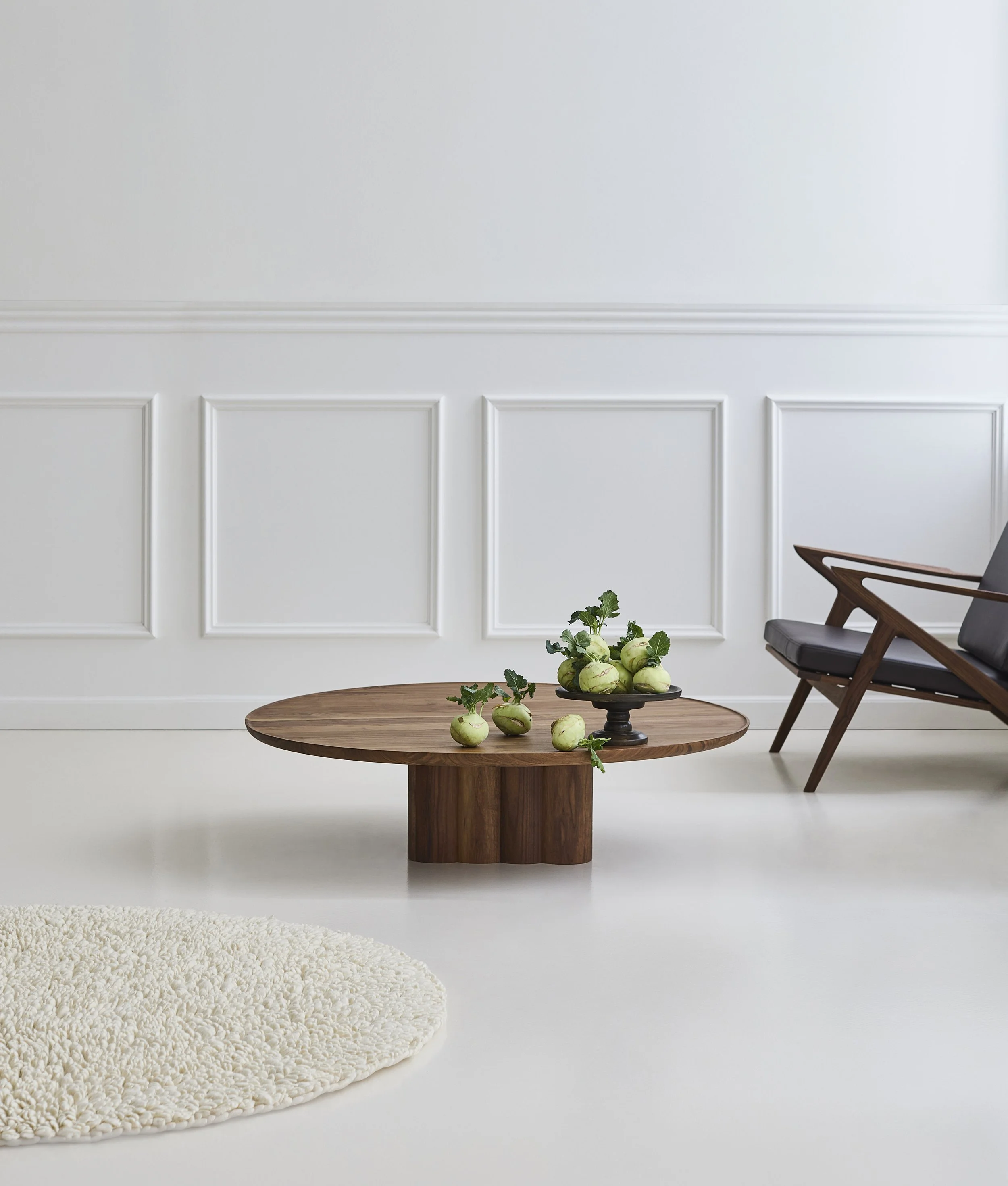 Plush Coffee Table_smoked oak_Ø110_29cm_Z Chair.jpg