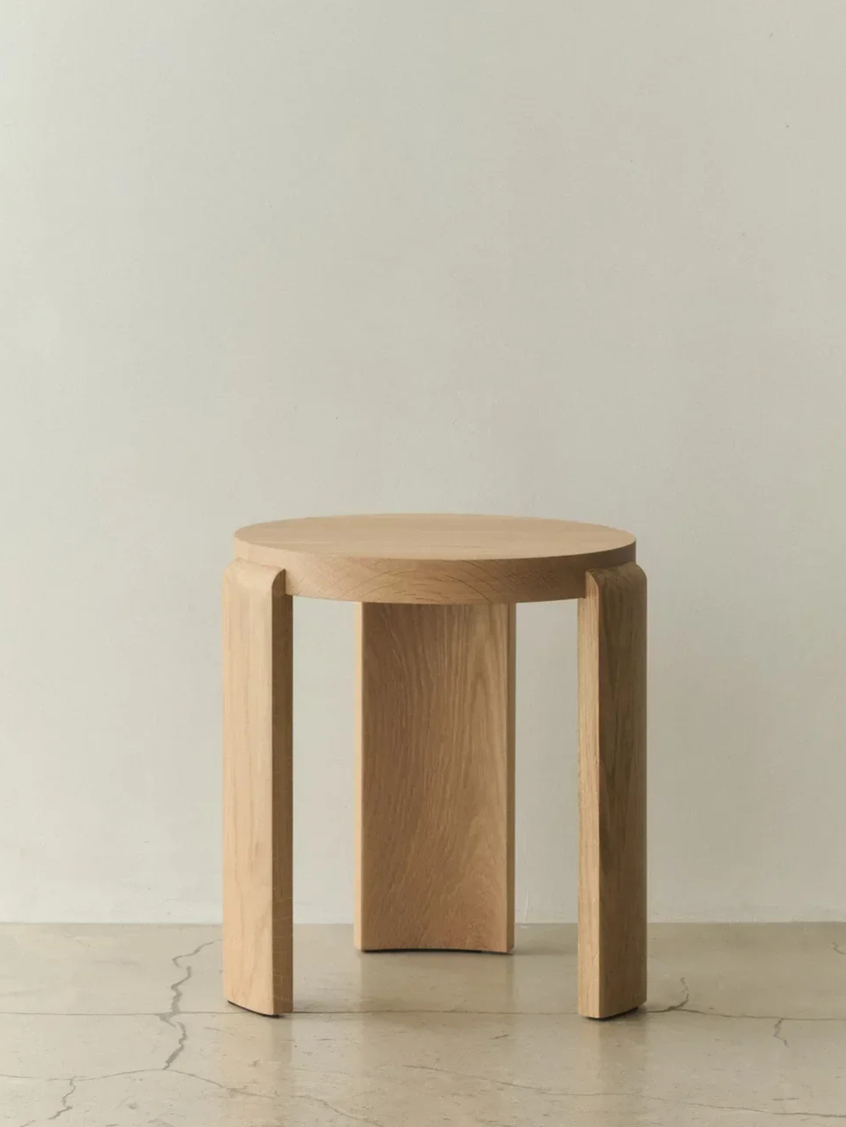 Spina Stool in Natural.png