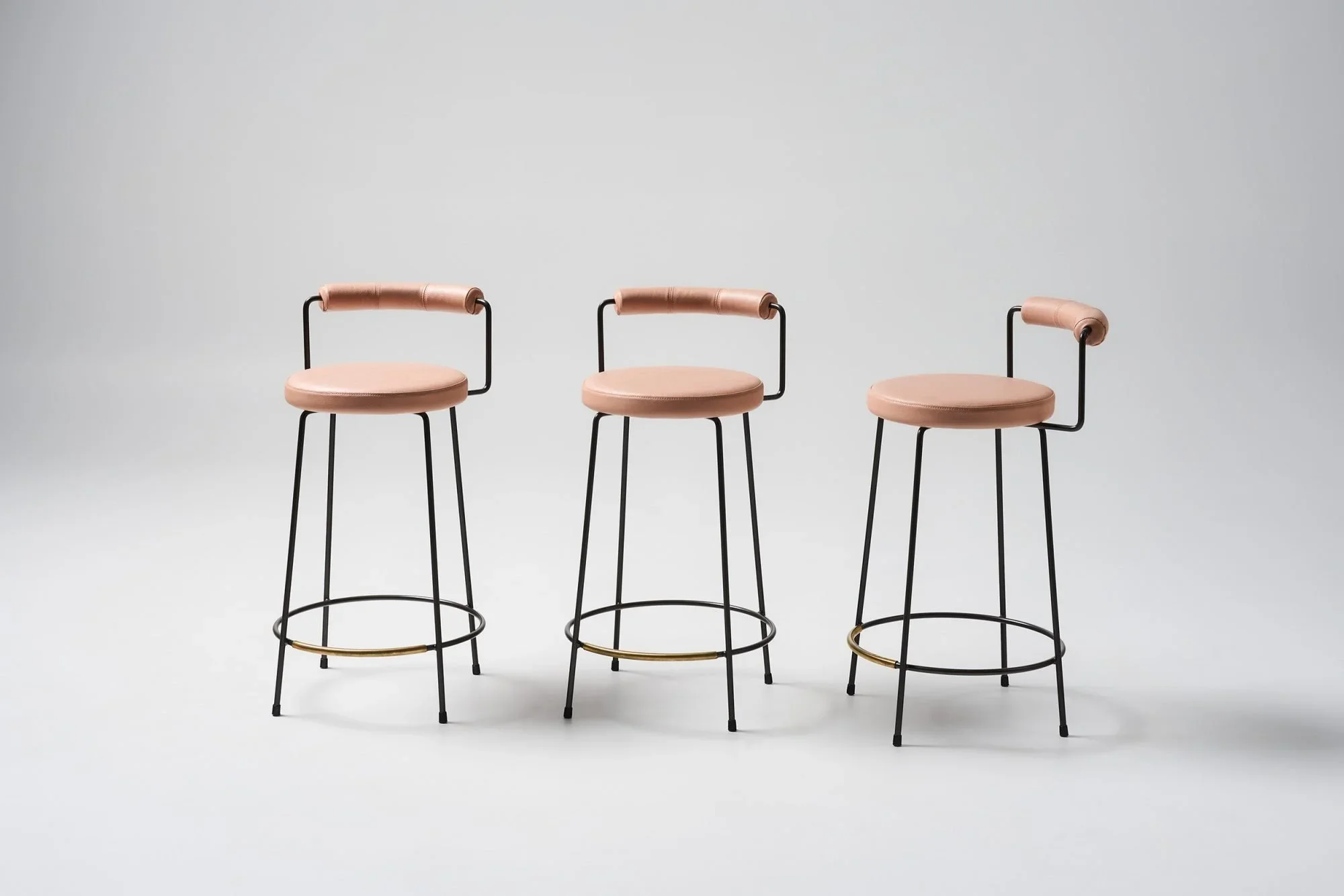 iva-stools-with-play-vinyl-and-medium-bronze-pc-airtheme-standard-thumb-big-2000x1334.webp