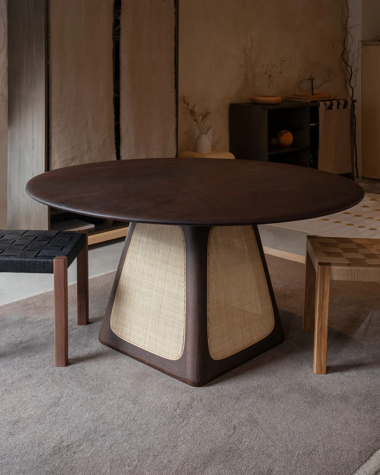 The Monumental Table in Wood