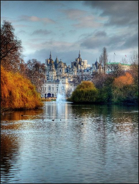 St.James-Park-Westminster-london-fall-royal-park-richlewis.jpg