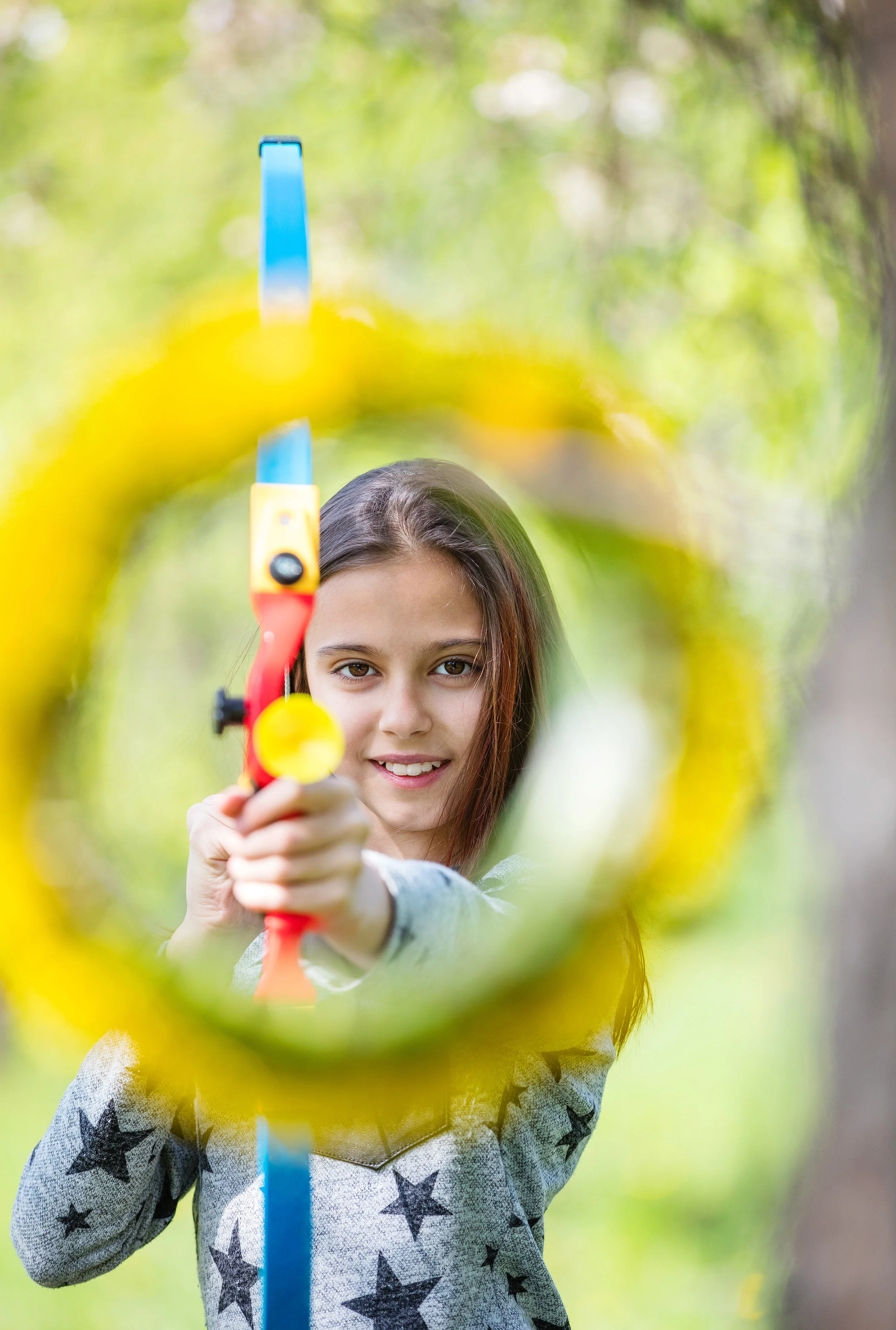 young-girl-archer-with-bow-aiming-through-flower-PCE9N9Q.jpg