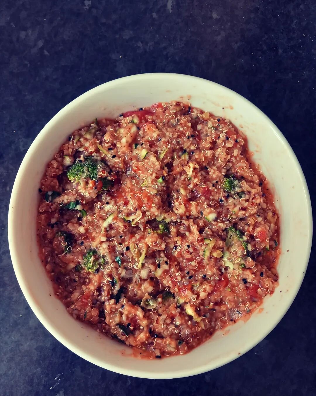 What's for lunch fam?!?

I just whipped up this scrumptious Quinoa soup thingy with leftovers in my fridge..🤗

Yep, it tastes as good as it looks, here's my recipe:..

A cup of quinoa
Tin of chopped 🍎
Bit of spring onions
Small bunch of Coriander
B