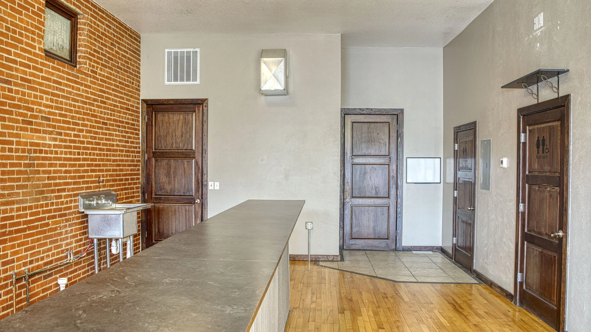 206 S Gillette Ave-29.jpg