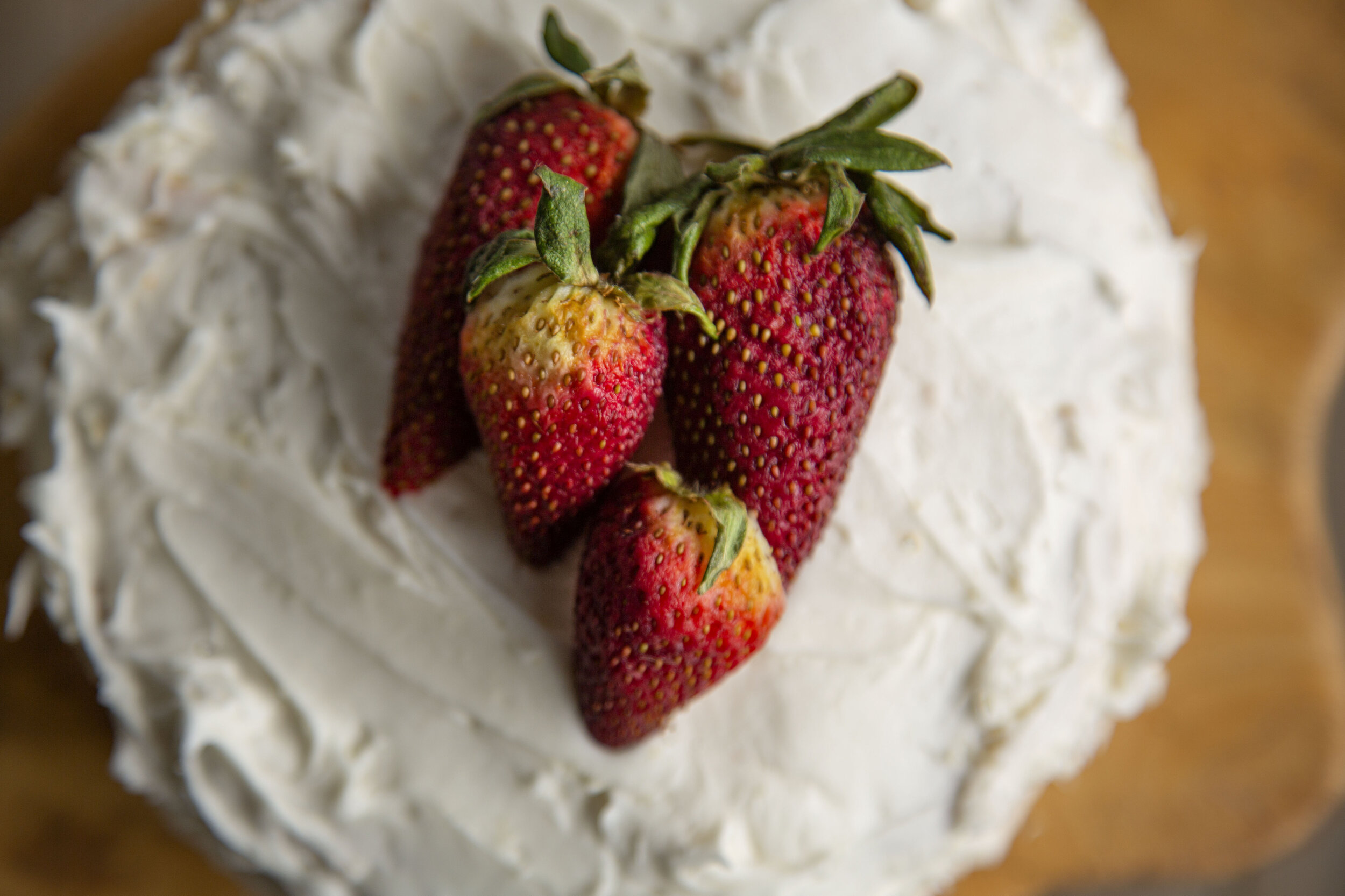 Vanilla Cake with Strawberries