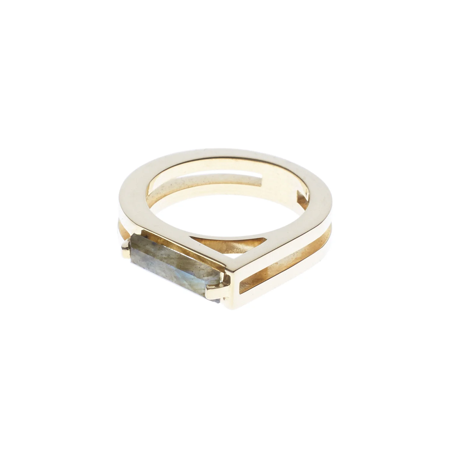 18k gold ring with labradorite gemstone