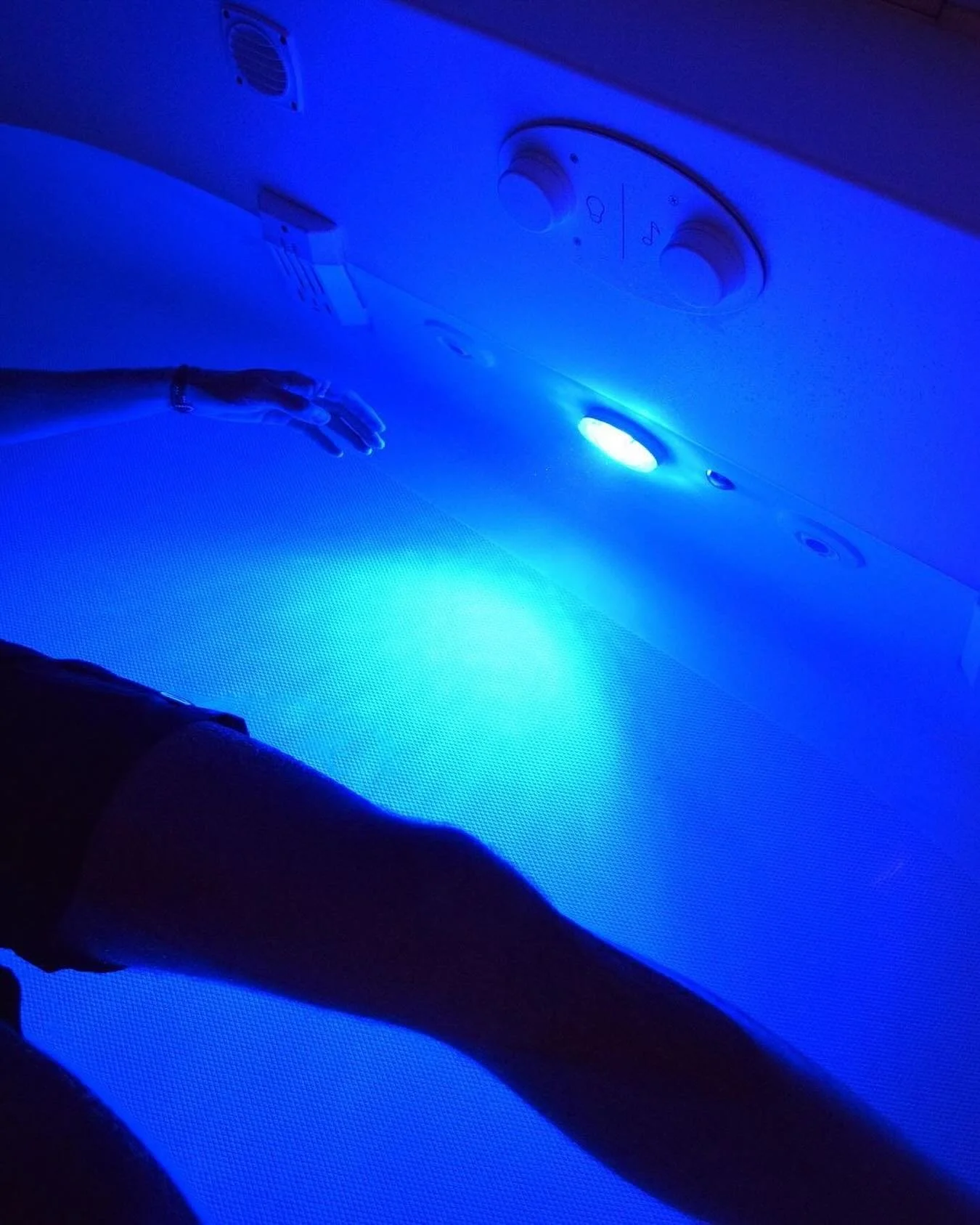 Athletes 🤝 Floating⁣

Loosen muscles, manage fatigue, increase mineral absorption, and enhance your recovery with floating. Join Tom Brady, Stephen Curry, Michael Phelps, Lennox Lewis, Wayne Rooney, and many more athletes in floating for athletic pe