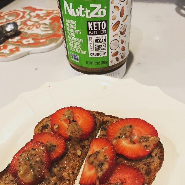 Already planning for breakfast. 😊 toasted Ezekiel bread (cinnamon raisin) with sliced organic 🍓 and drizzled with TBL Nutzoo (filled with healthy seeds and nuts plus Himalayan salt and perfect consistency to drizzle. Great low glycemic carb/healthy