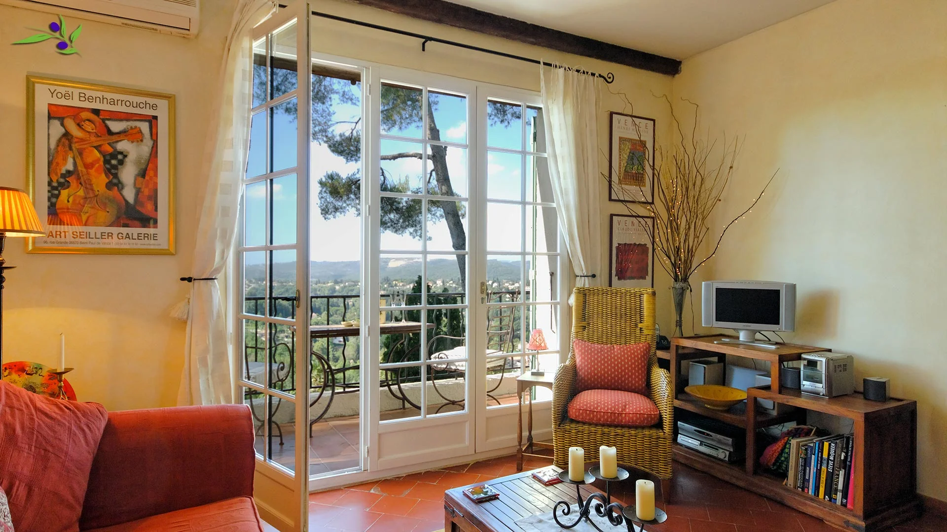 Villa Olivade front room with a view to the West