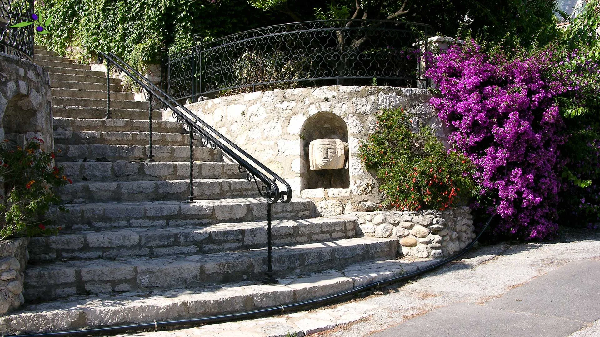 The entrance to the main building in Domaine du Piol