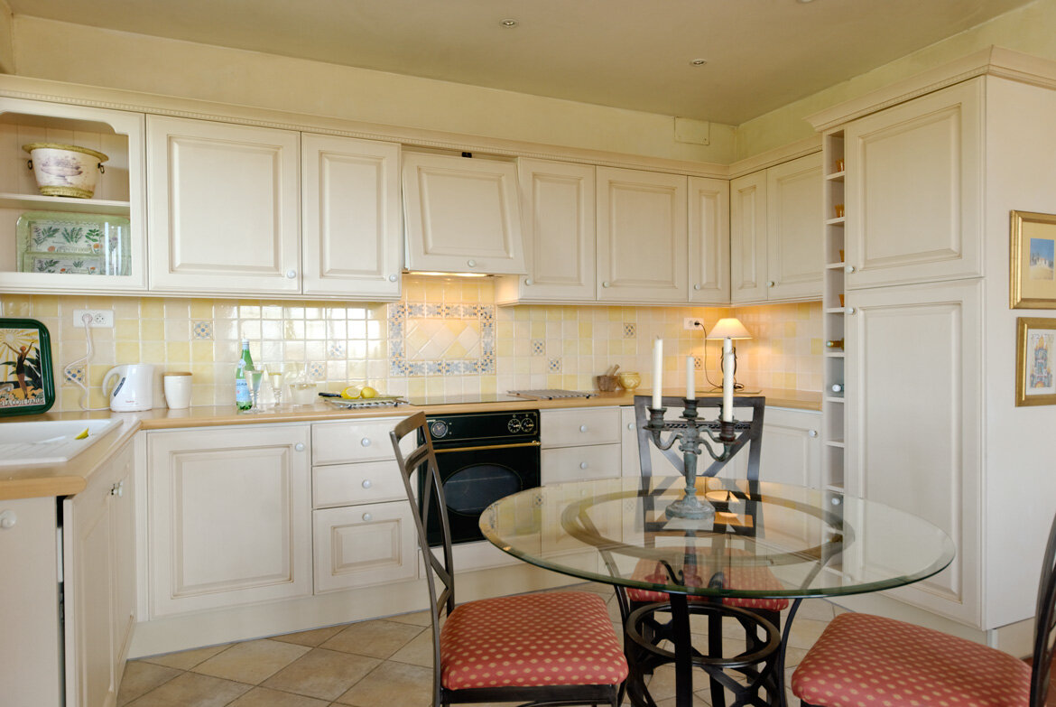 villa-olivade-kitchen.jpg