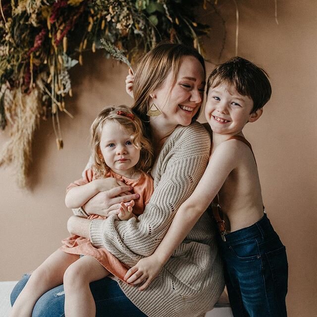 Mommy+me (and GIVEAWAY) February 22nd link to sign up will be live this evening at 5pm.  I look forward to these sessions every year. A time for you mamas to get in the frame with your littles.  The setup this year is so simple and sweet. Can&rsquo;t