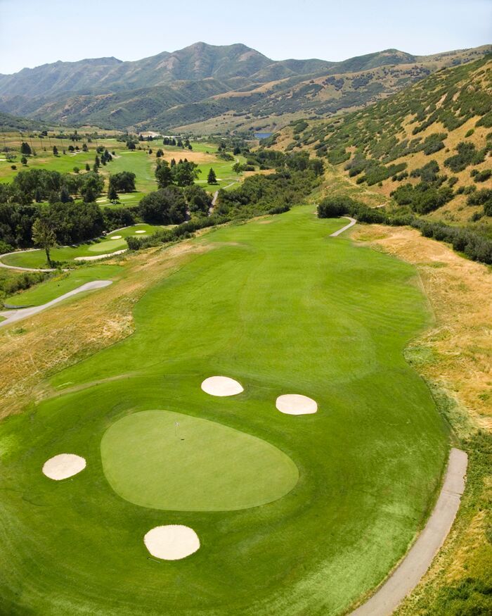 Hole 16, Par 4, 413 yards