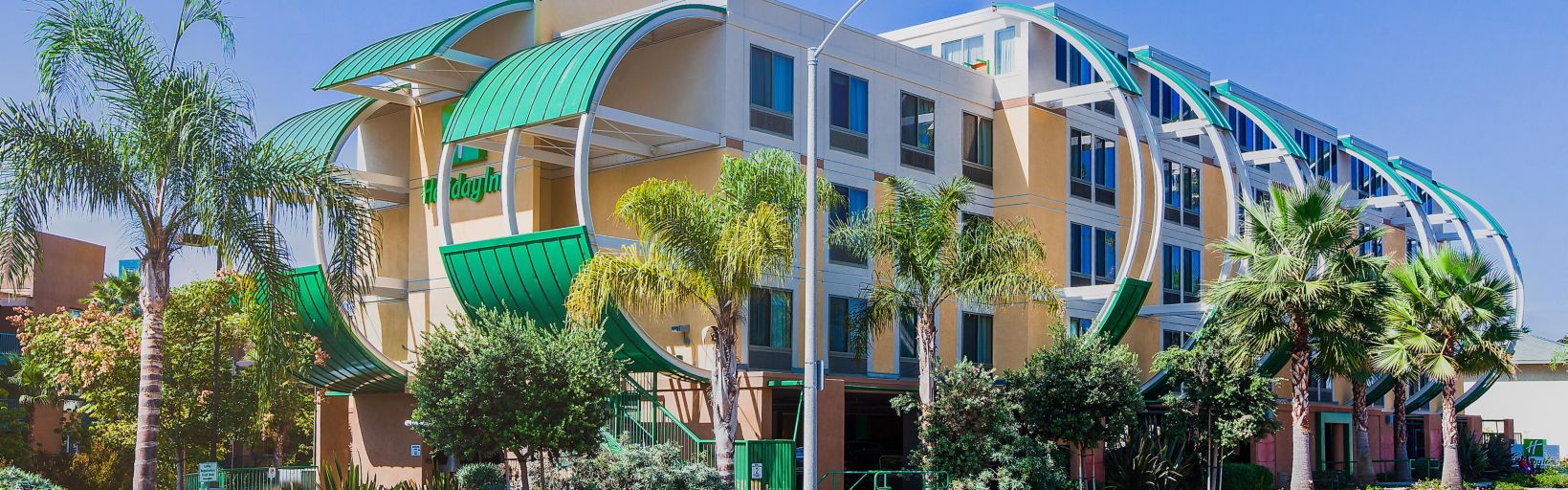 holiday-inn-oceanside-3436373646-16x5.jpeg