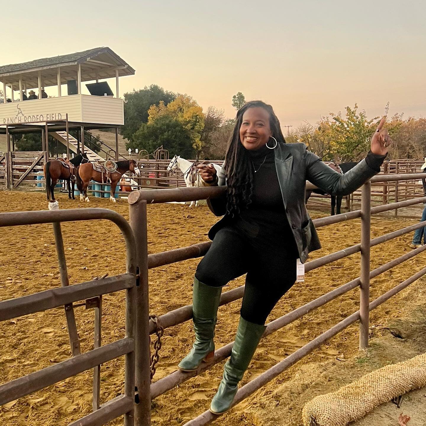 Work, horses &amp; things! TBT to earlier this week, lol! First pic, I had just won a rodeo event.🐎💚💪🏾 #westcoastwomenssummit #eventplanners #eventdesigners