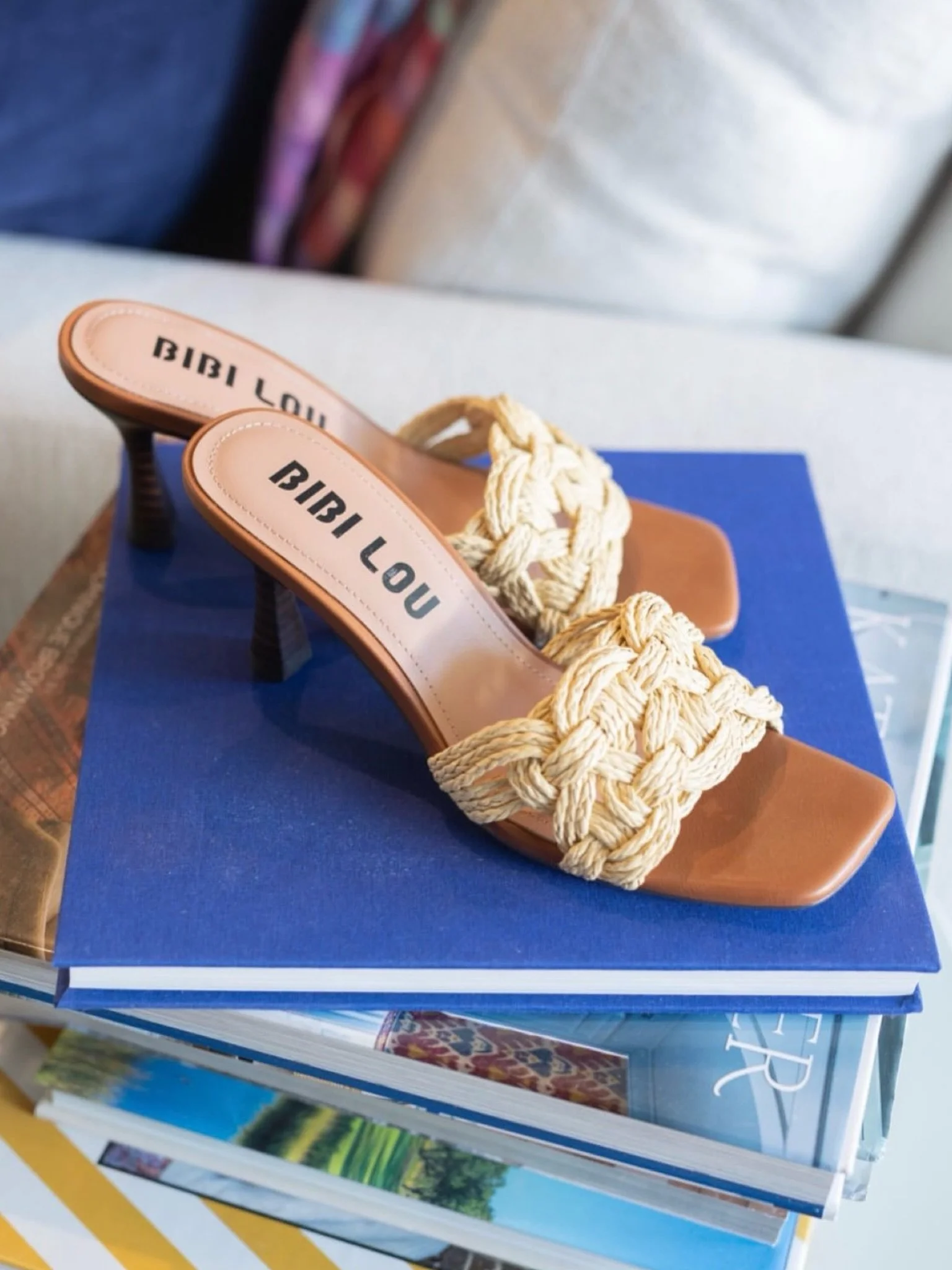 Sunny days ☀️ call for summer sandals 

Flats to heals, these neutrals pair well with EVERYTHING!

Step into @shoesatsurrey 

#summershoes #summersandals #shoestore